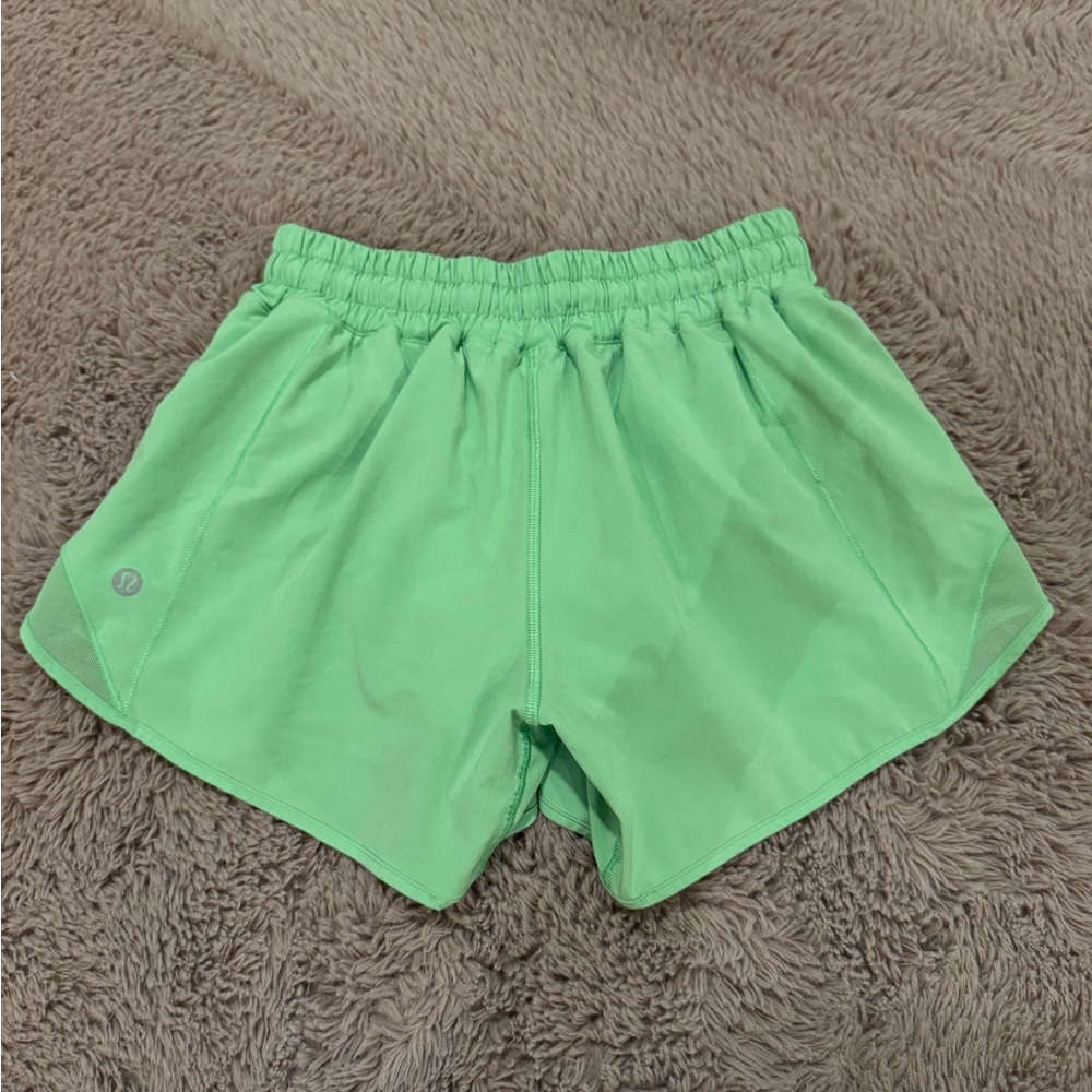 Lululemon Athletica Hotty Hot Low-Rise 4” Lined Shorts 4 inch Scream Green sz 4